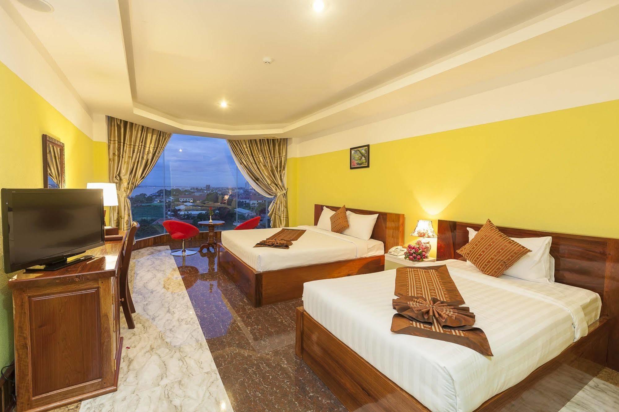 High Sky Hotel Phnom Penh Exterior photo