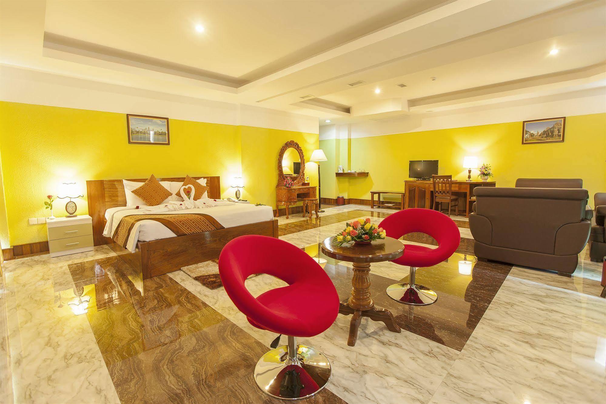 High Sky Hotel Phnom Penh Exterior photo