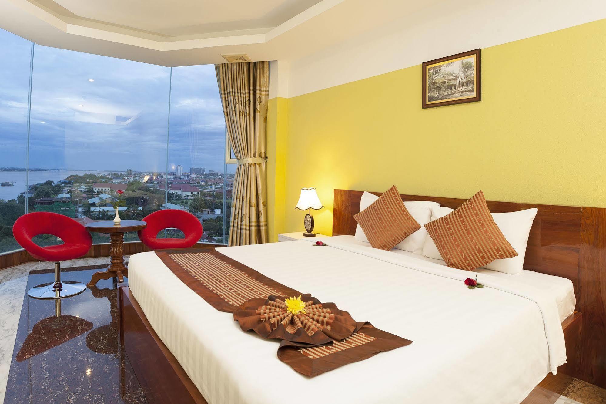 High Sky Hotel Phnom Penh Exterior photo
