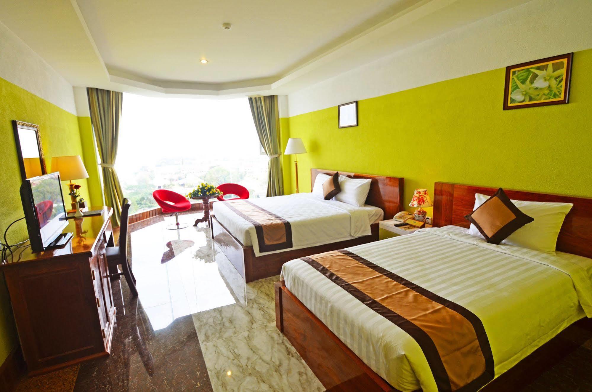 High Sky Hotel Phnom Penh Exterior photo