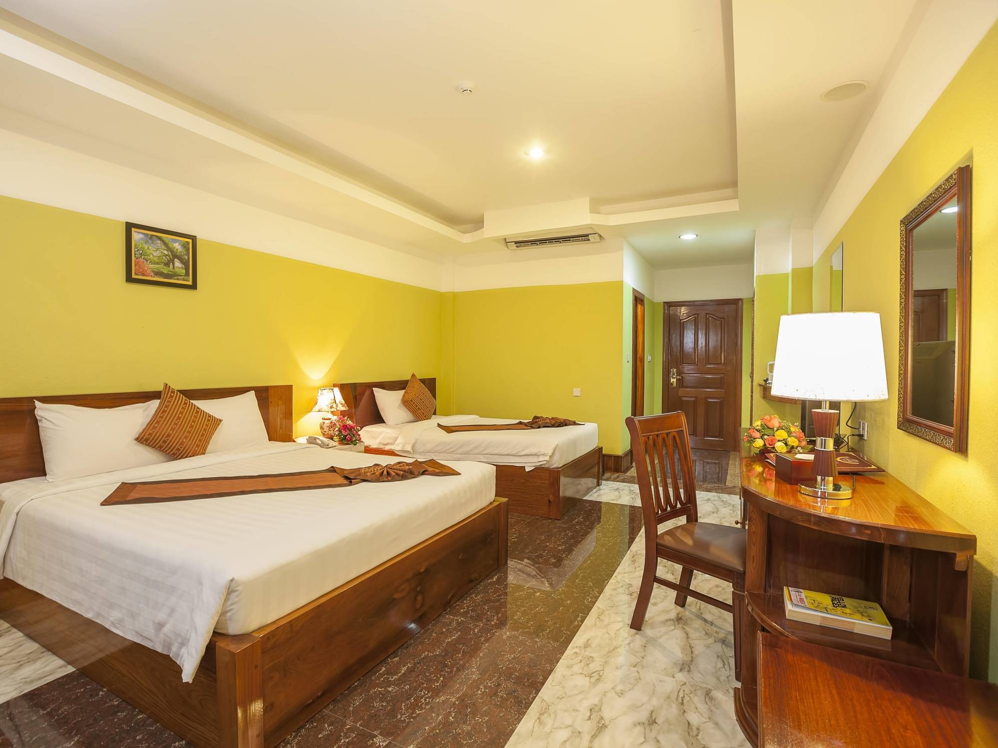 High Sky Hotel Phnom Penh Exterior photo