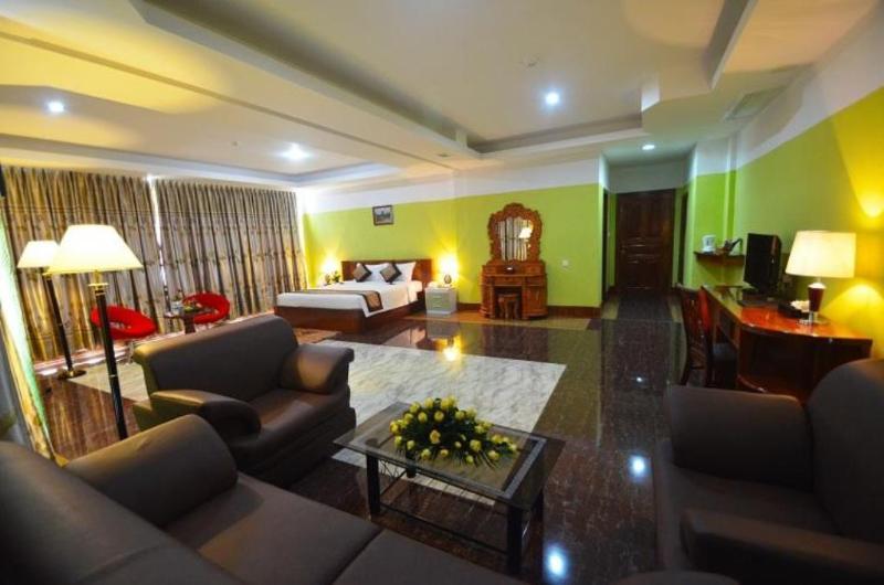 High Sky Hotel Phnom Penh Exterior photo